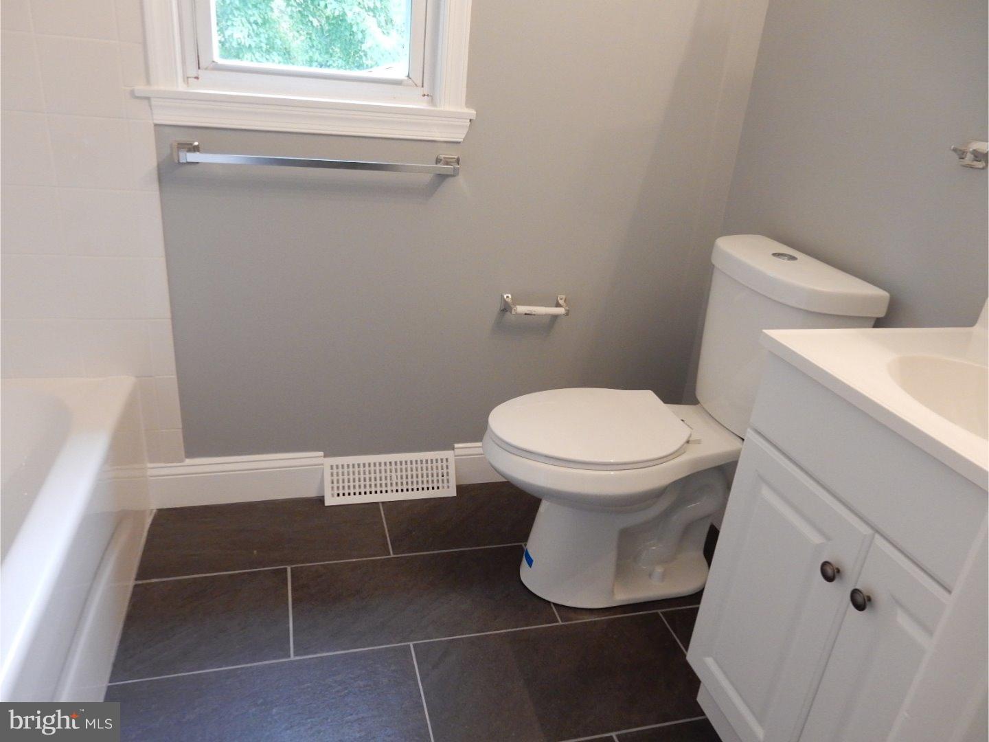 817 Bentley Road Lindenwold, NJ 08021 - Photo 13 of 20 Bathroom