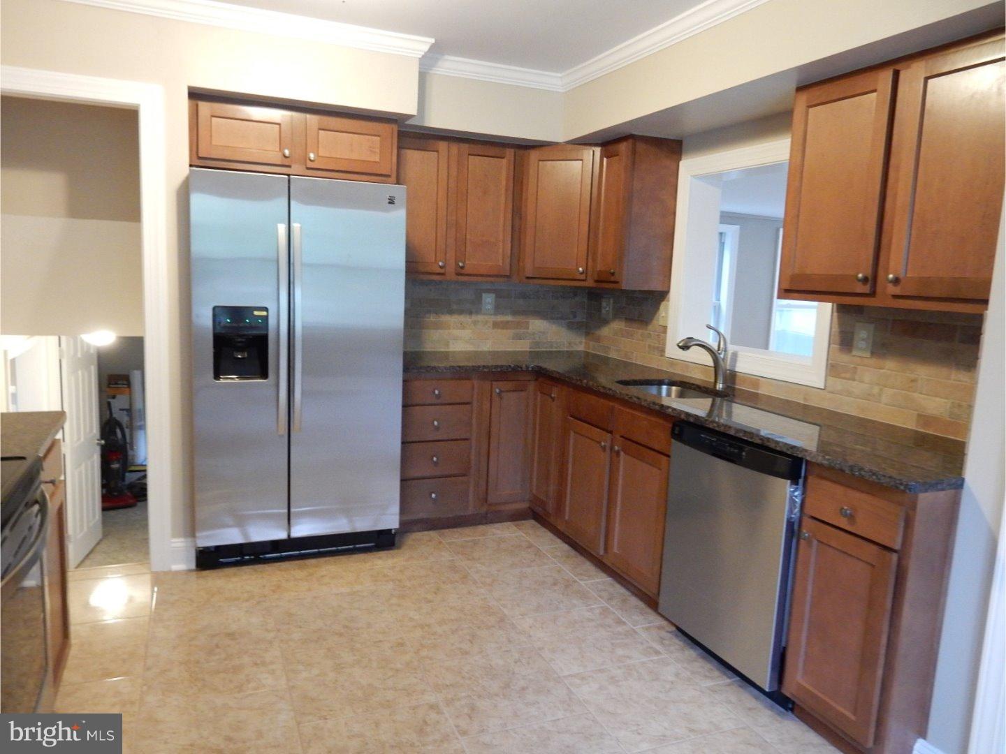 817 Bentley Road Lindenwold, NJ 08021 - Photo 3 of 20 Kitchen