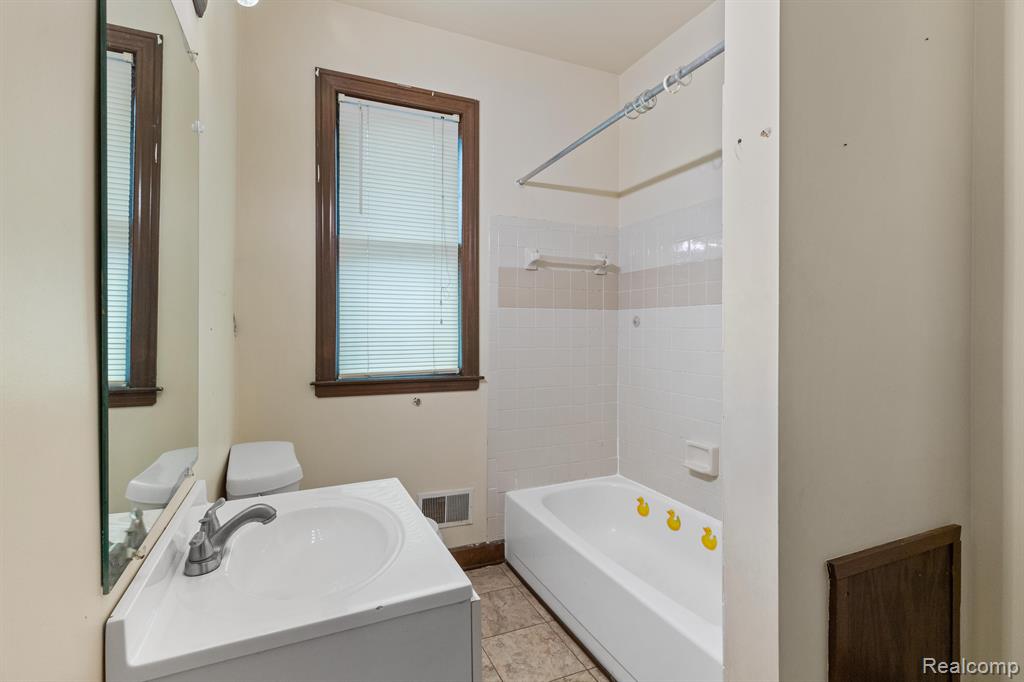 739 Delaware Street Detroit, MI 48202 - Photo 38 of 70