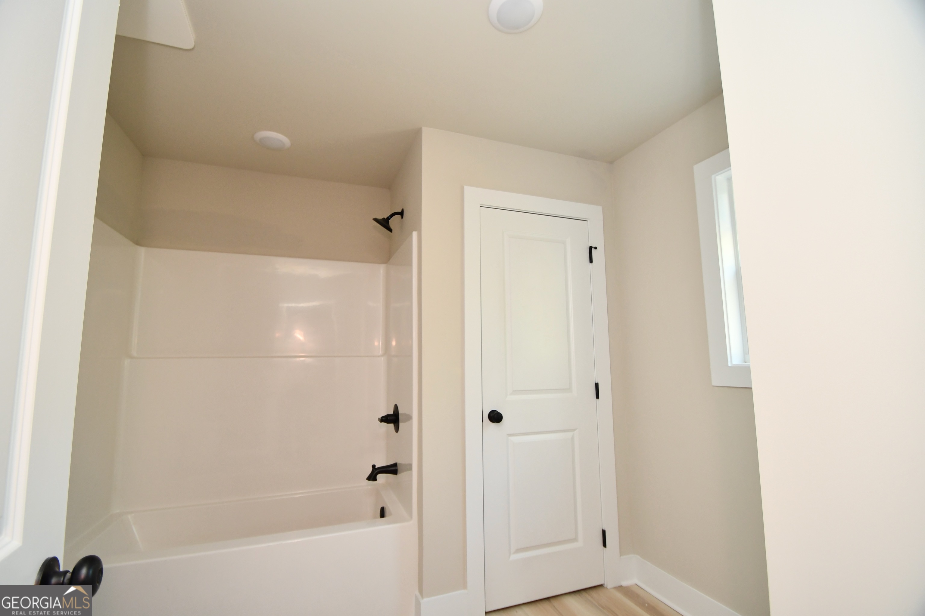 1021 Pointe Street South Tignall, GA 30668 - Photo 20 of 24 a bathroom with a bathtub