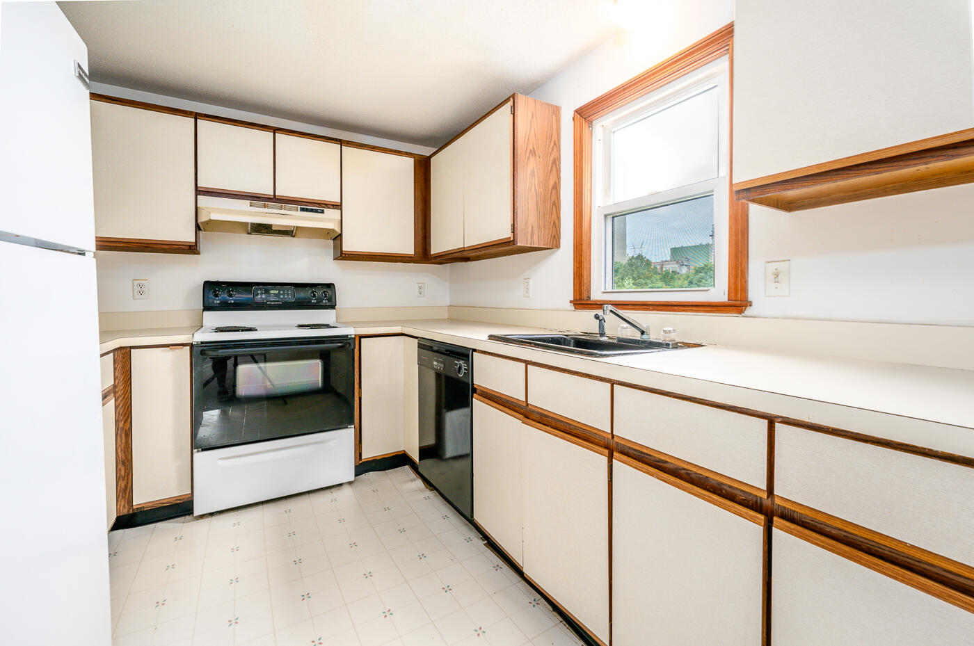 8 Merchants Road, Unit 9 Sandwich, MA 02563 - Photo 10 of 23 kitchen1