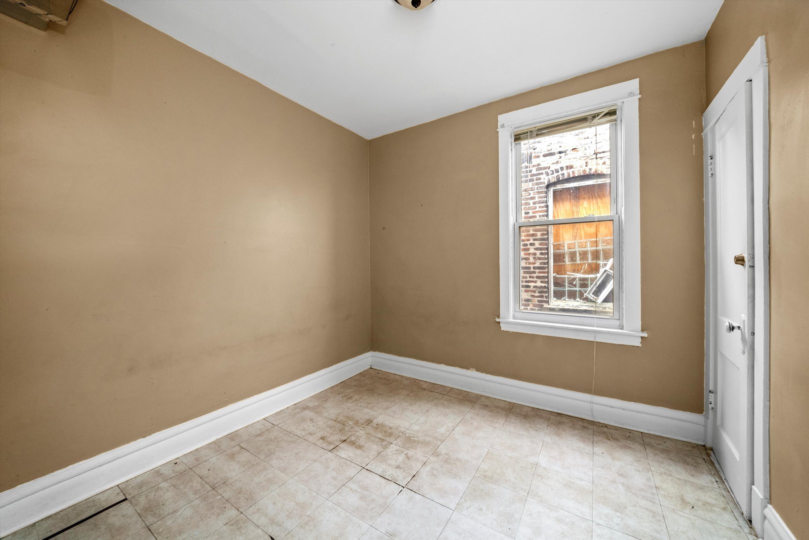 4318 West Cermak Road Chicago, IL 60623 - Photo 6 of 17 an empty room with windows