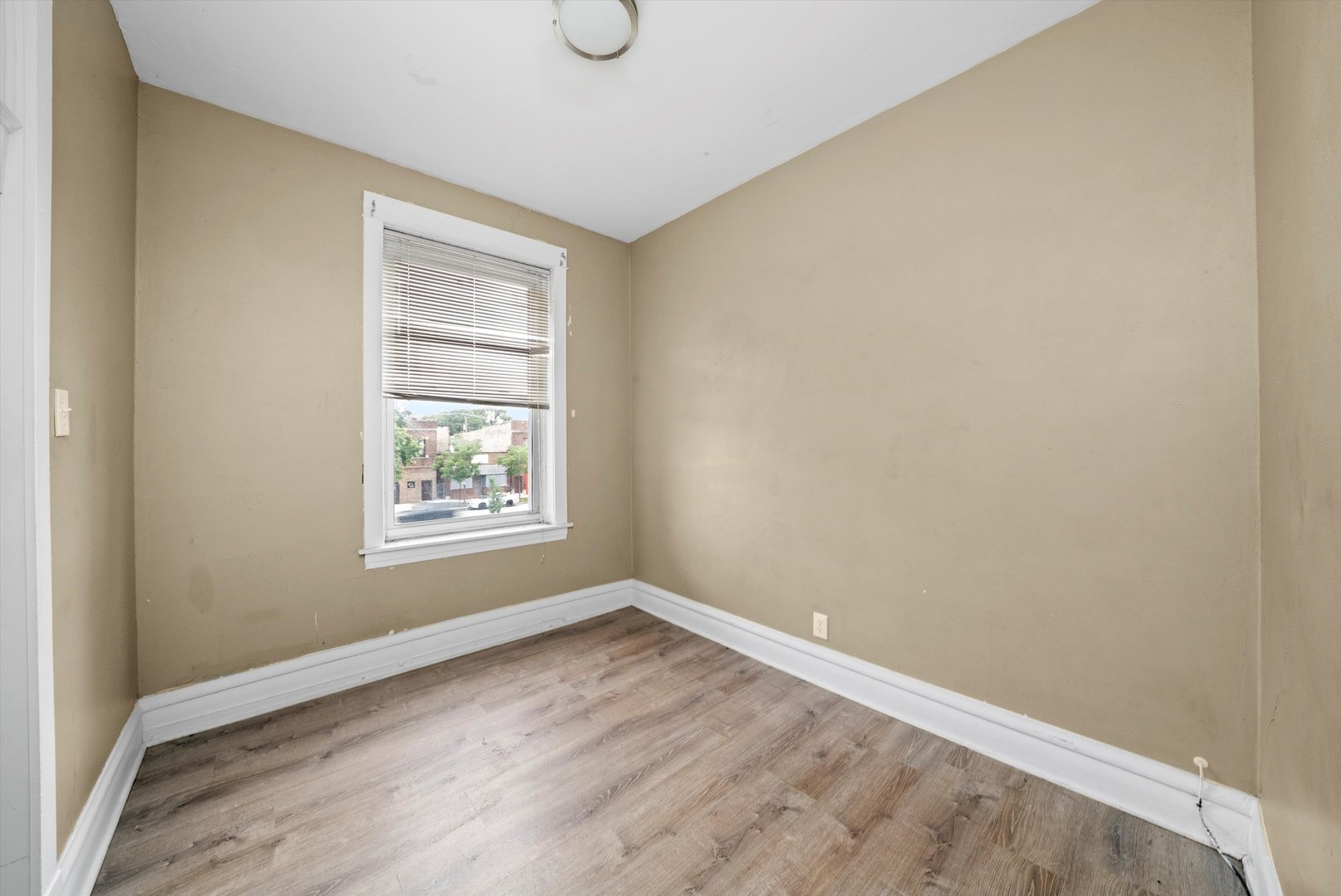 4318 West Cermak Road Chicago, IL 60623 - Photo 8 of 17 an empty room with a window
