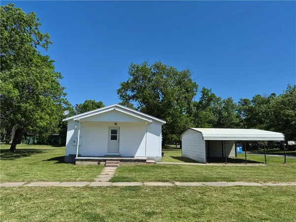 $37,000 | 400 West 5th Street, Longton, KS 67352