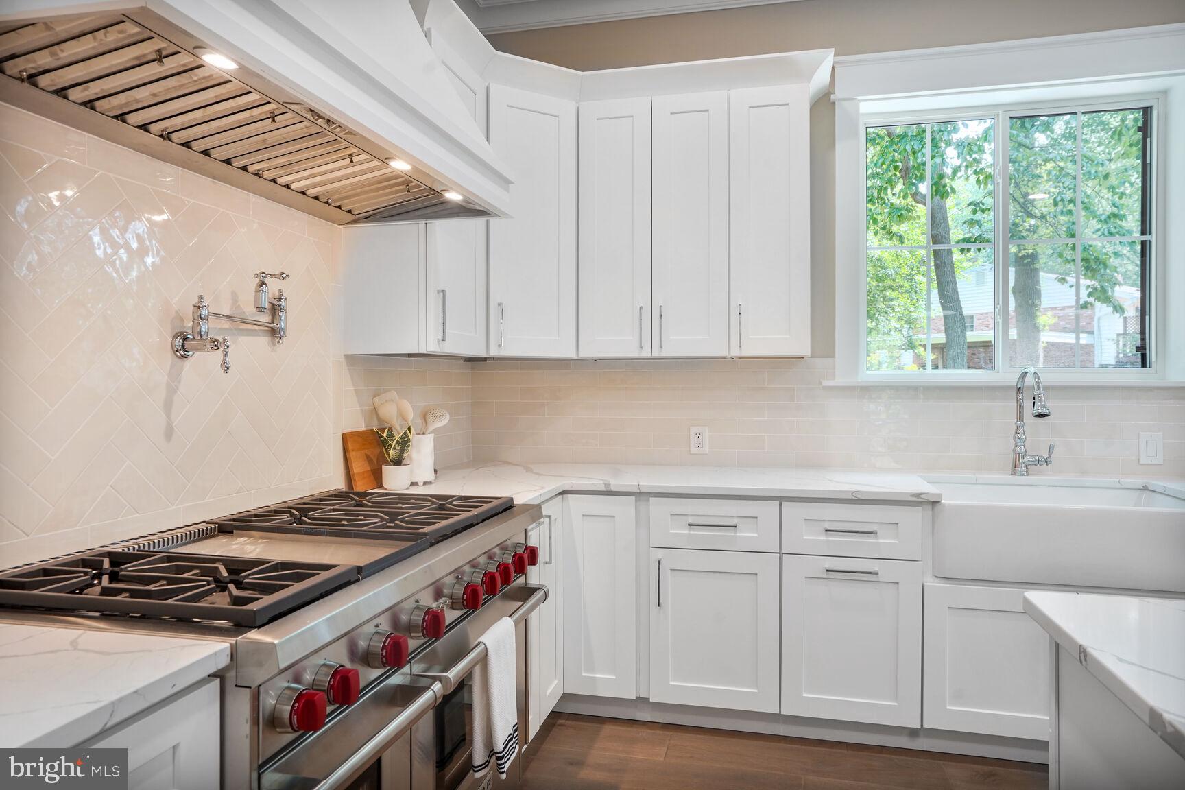 504 Kingsley Road Southwest Vienna, VA 22180 - Photo 40 of 148 Six-Burner Stove with Double Oven!