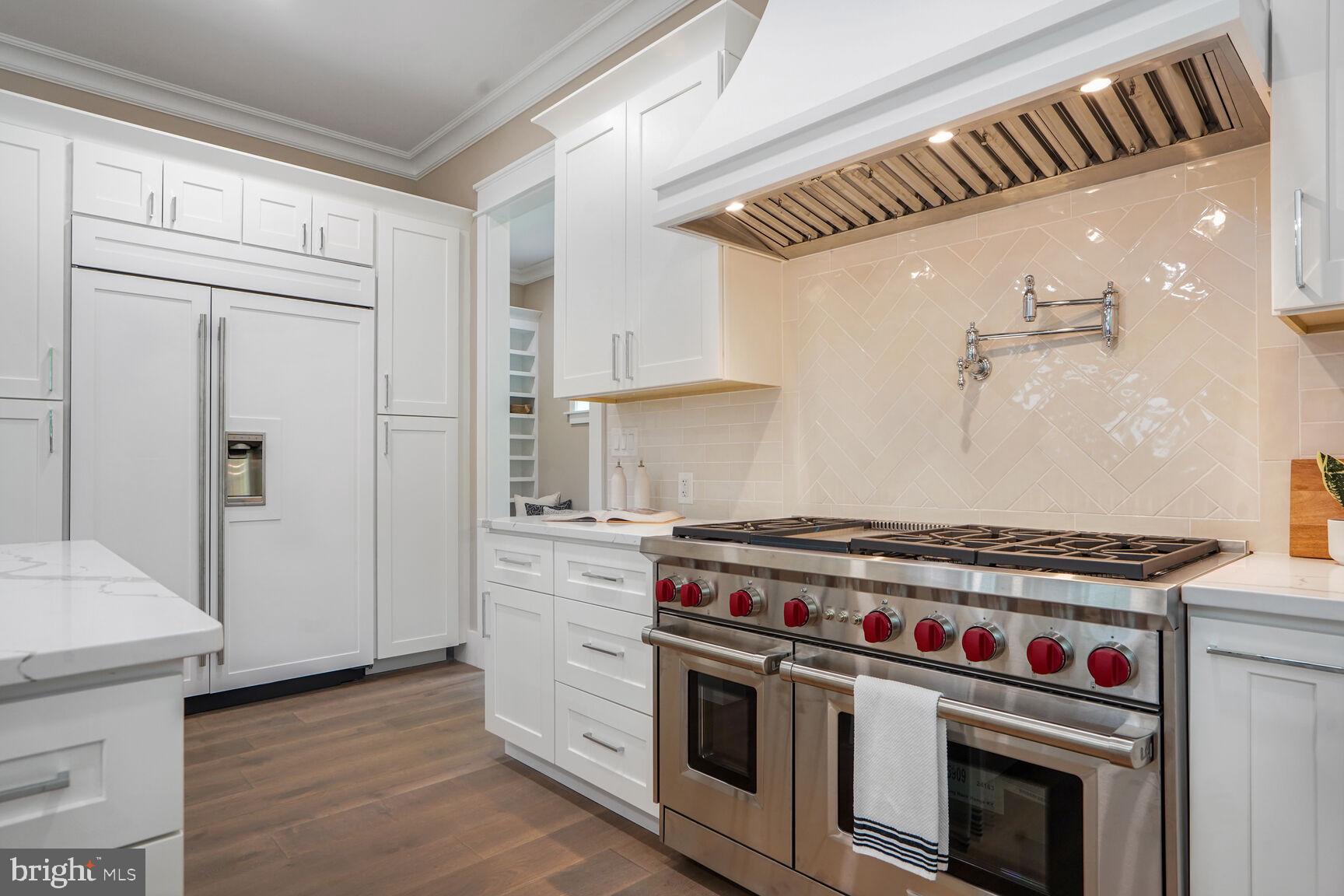 504 Kingsley Road Southwest Vienna, VA 22180 - Photo 42 of 148 Luxury Cooking Starts Here!