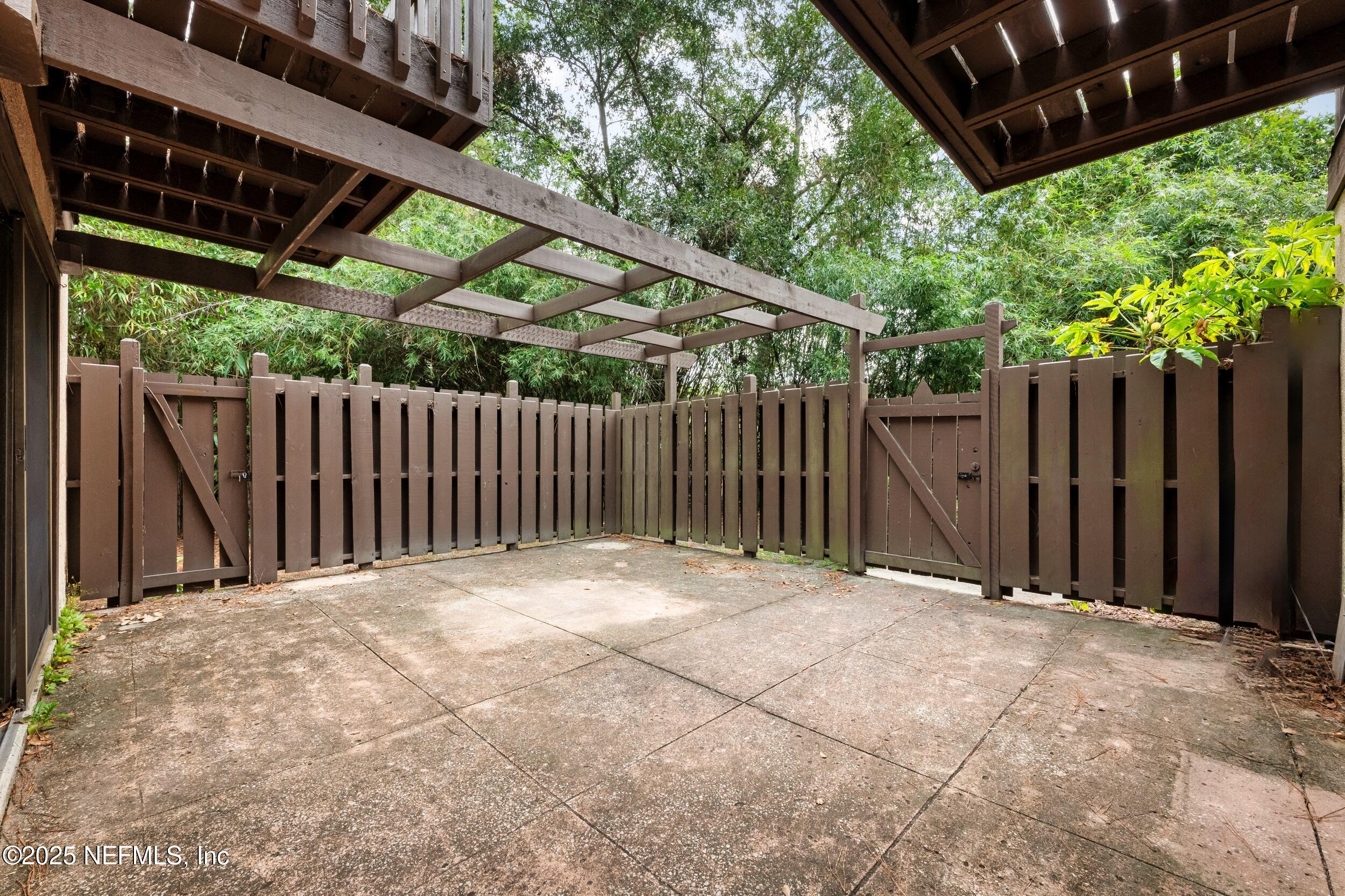 10349 Big Tree Terrace Jacksonville, FL 32257 - Photo 6 of 35 a view of outdoor space with wooden fence