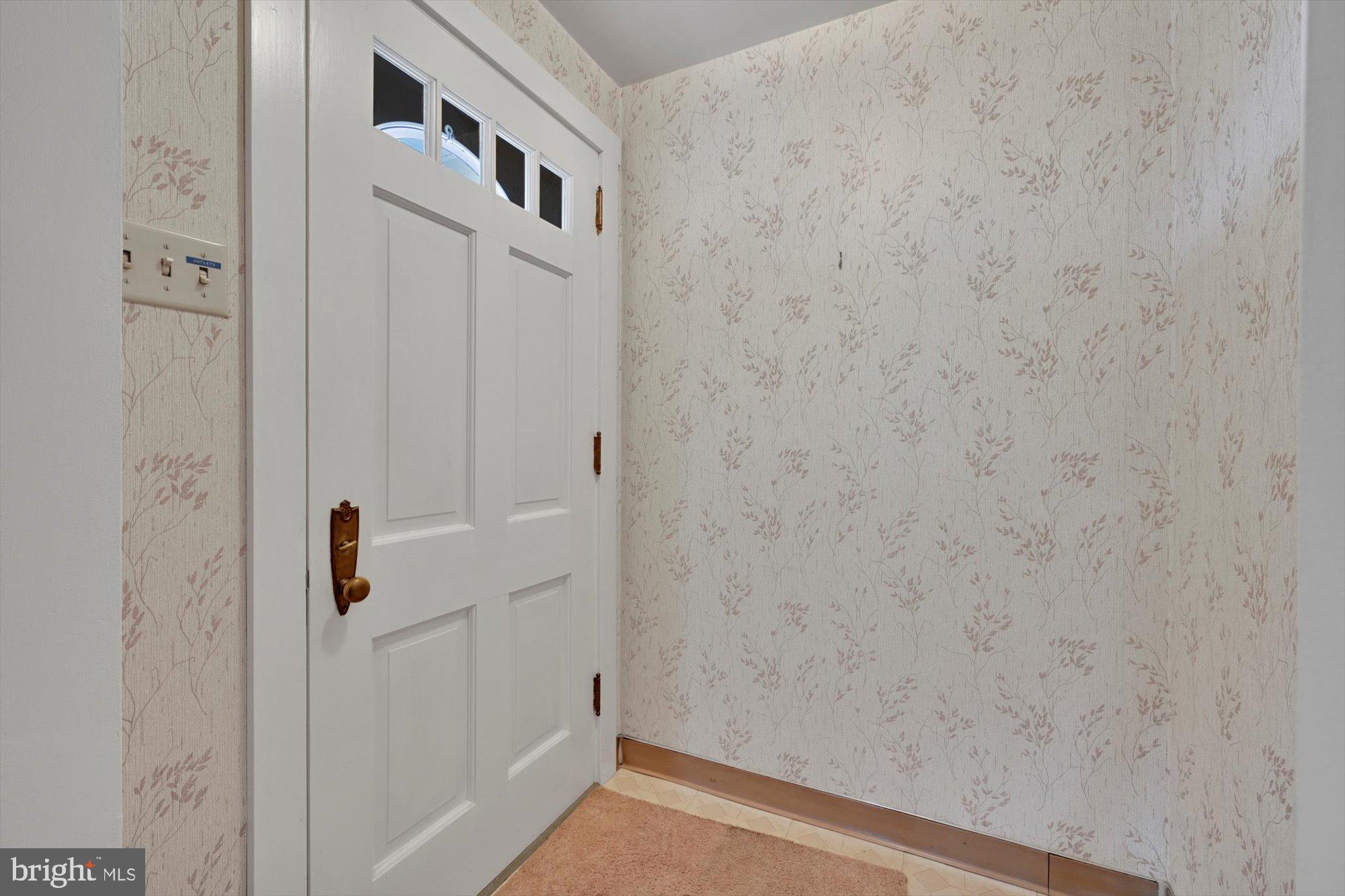 536 Mohns Hill Road Reading, PA 19608 - Photo 3 of 29 Foyer