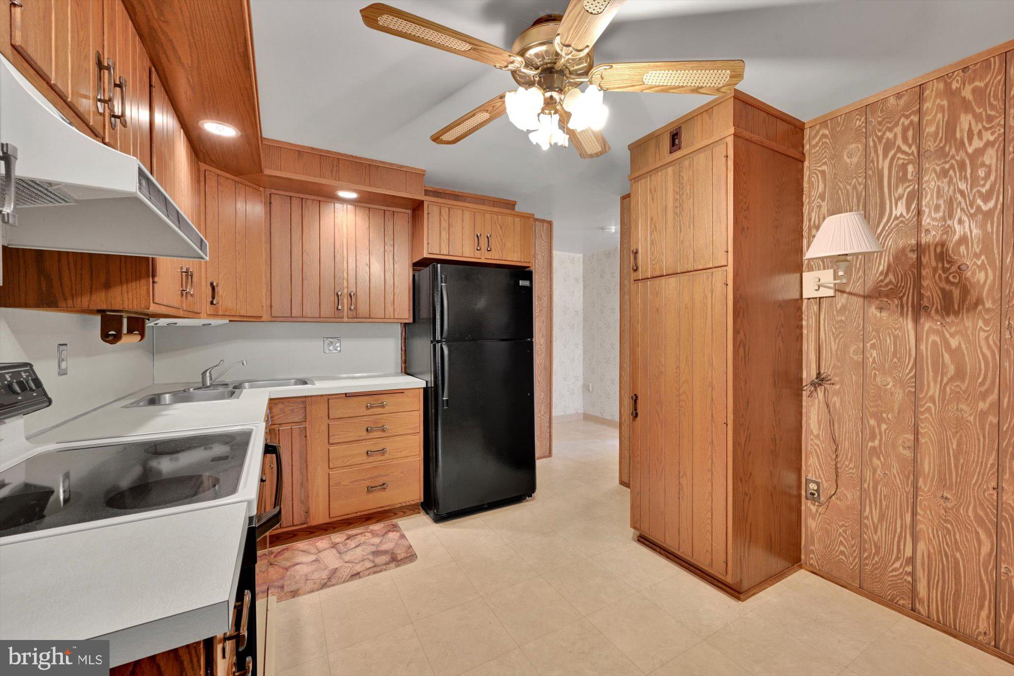 536 Mohns Hill Road Reading, PA 19608 - Photo 6 of 29 Kitchen