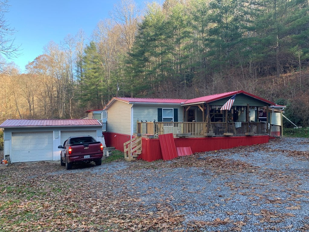 1161 Sterling Hl Road Raven, VA 24639 - Photo 2 of 14 Gallery Image 2