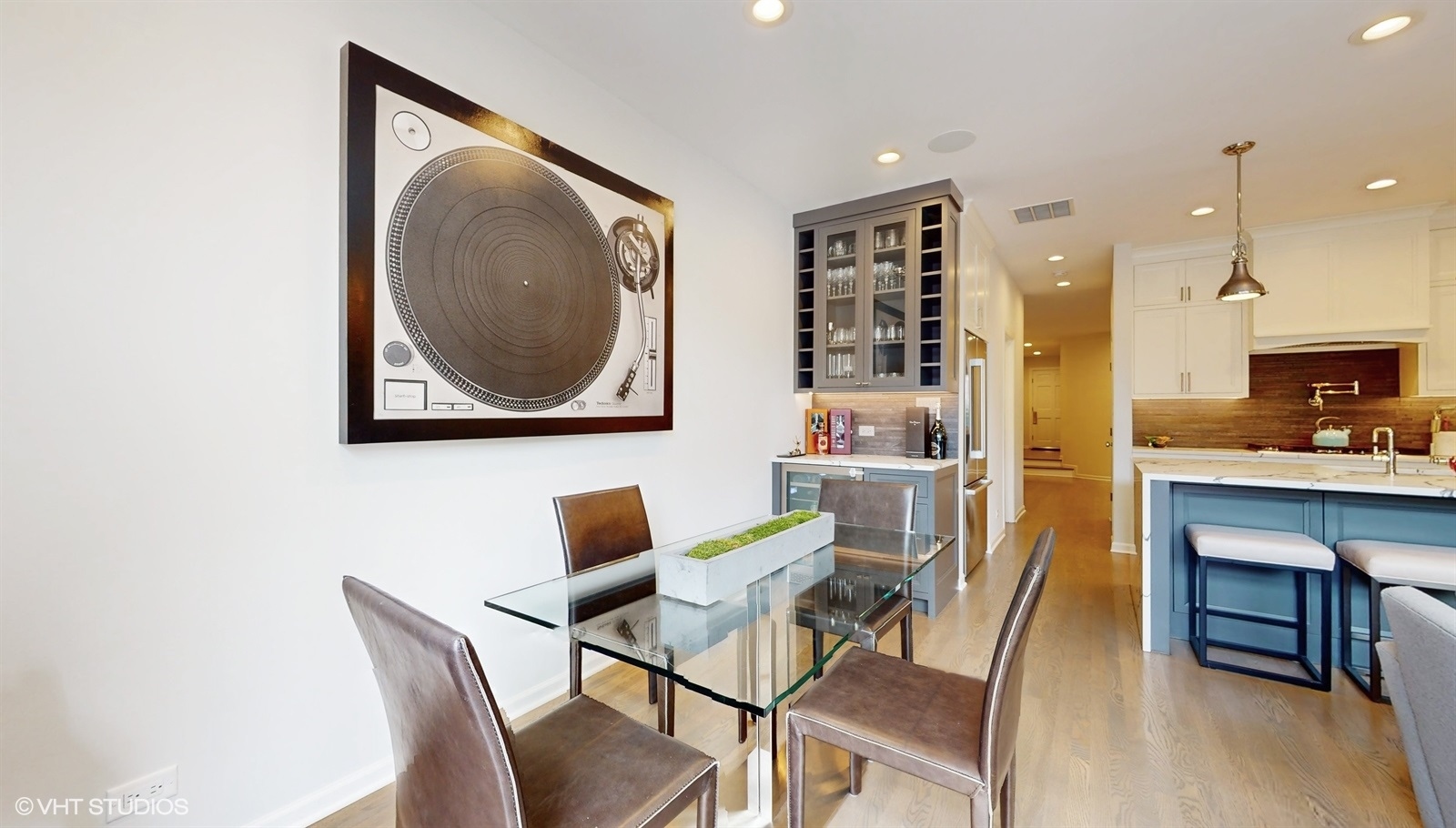 2216 North Wayne Avenue Chicago, IL 60614 - Photo 13 of 40 a dining room with furniture and window