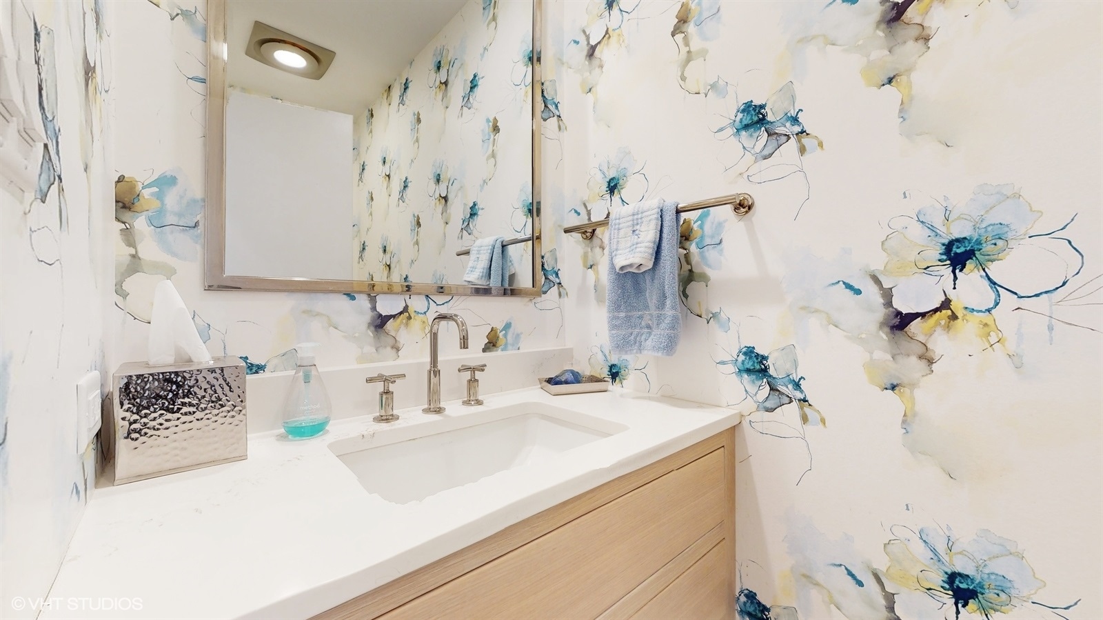 2216 North Wayne Avenue Chicago, IL 60614 - Photo 14 of 40 a bathroom with a sink and a mirror