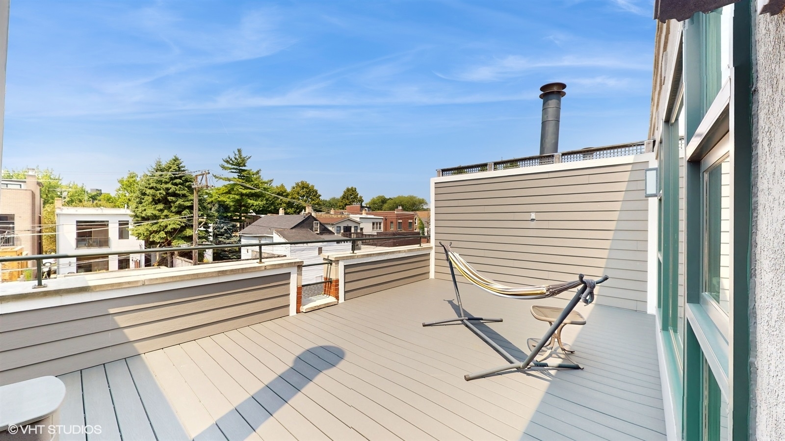 2216 North Wayne Avenue Chicago, IL 60614 - Photo 28 of 40 a view of a balcony with chairs