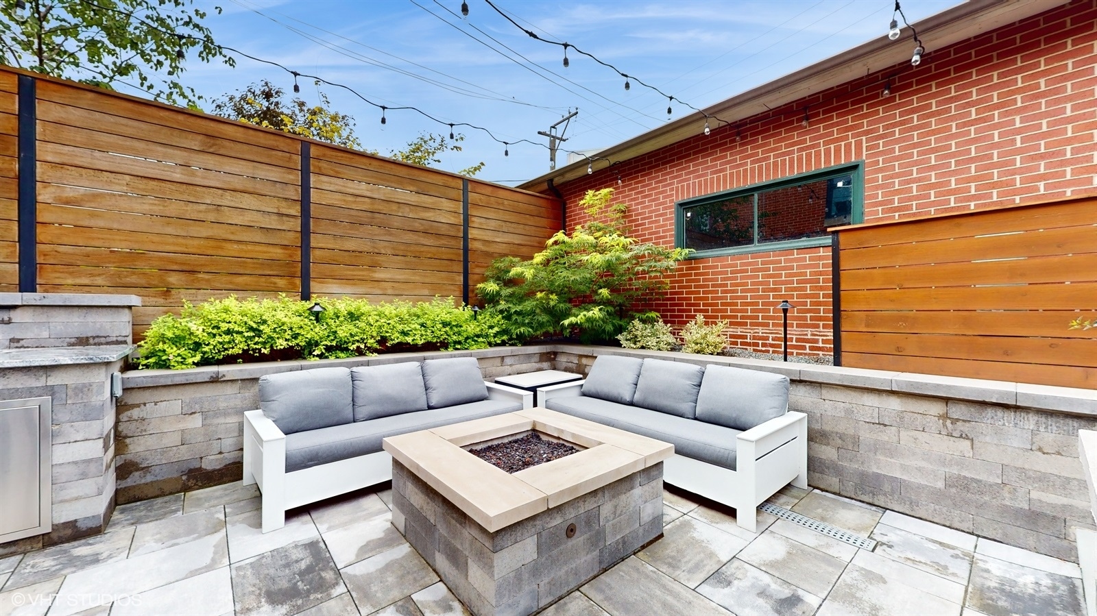 2216 North Wayne Avenue Chicago, IL 60614 - Photo 31 of 40 a view of patio with couches and a potted plant