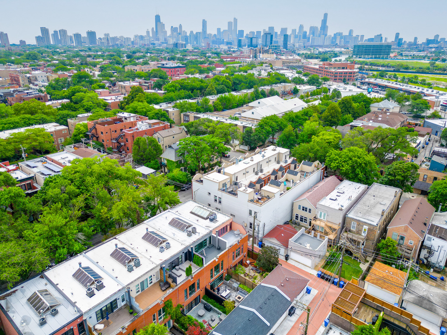 2216 North Wayne Avenue Chicago, IL 60614 - Photo 34 of 40 a view of a city