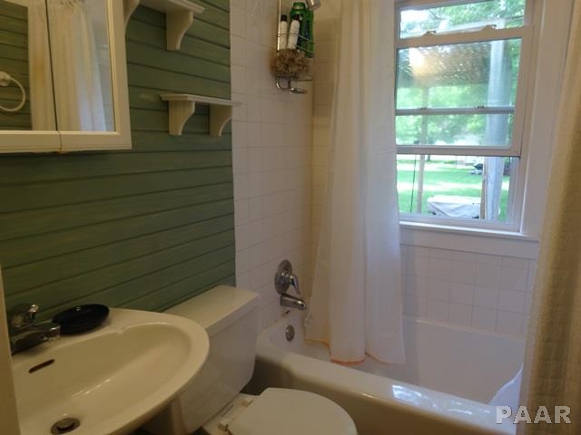212 East Cherry Ridge Road Peoria, IL 61614 - Photo 9 of 20 Gallery Image 9