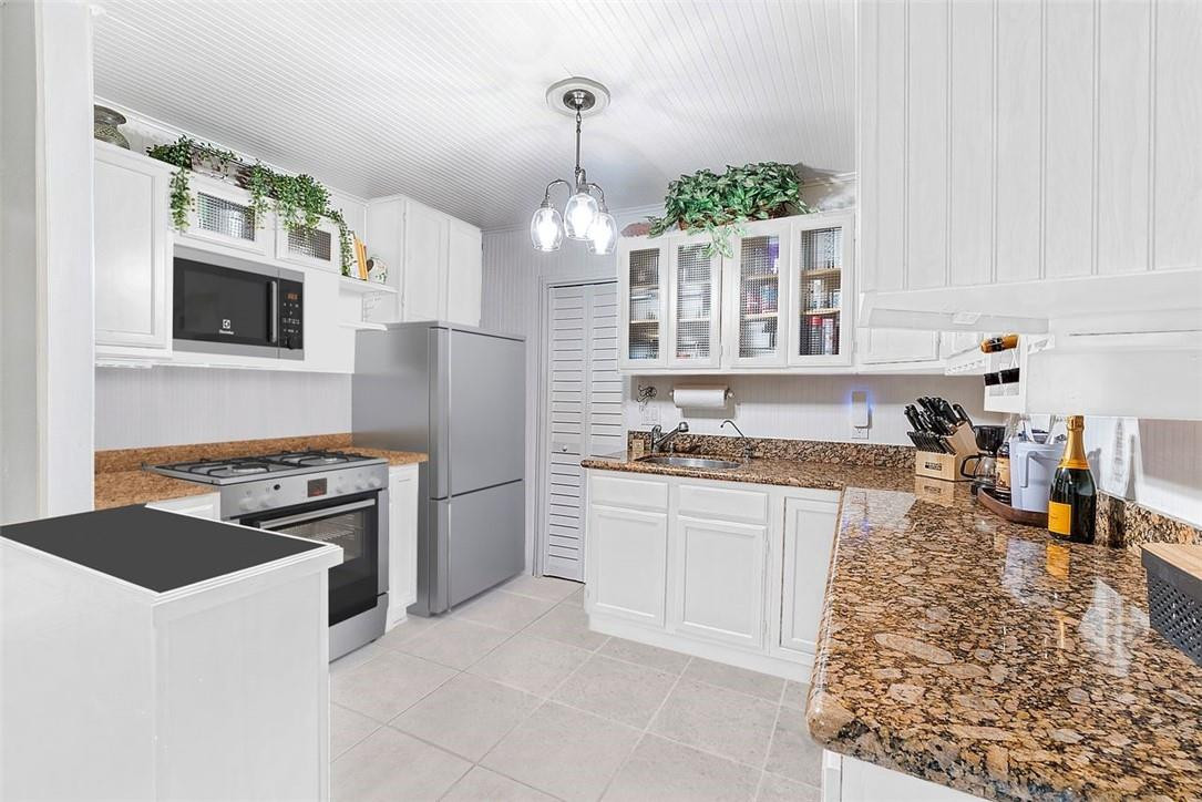 7200 Northwest 2nd Avenue, Unit 117 Boca Raton, FL 33487 - Photo 11 of 45 Prefer white? Virtually painted!
