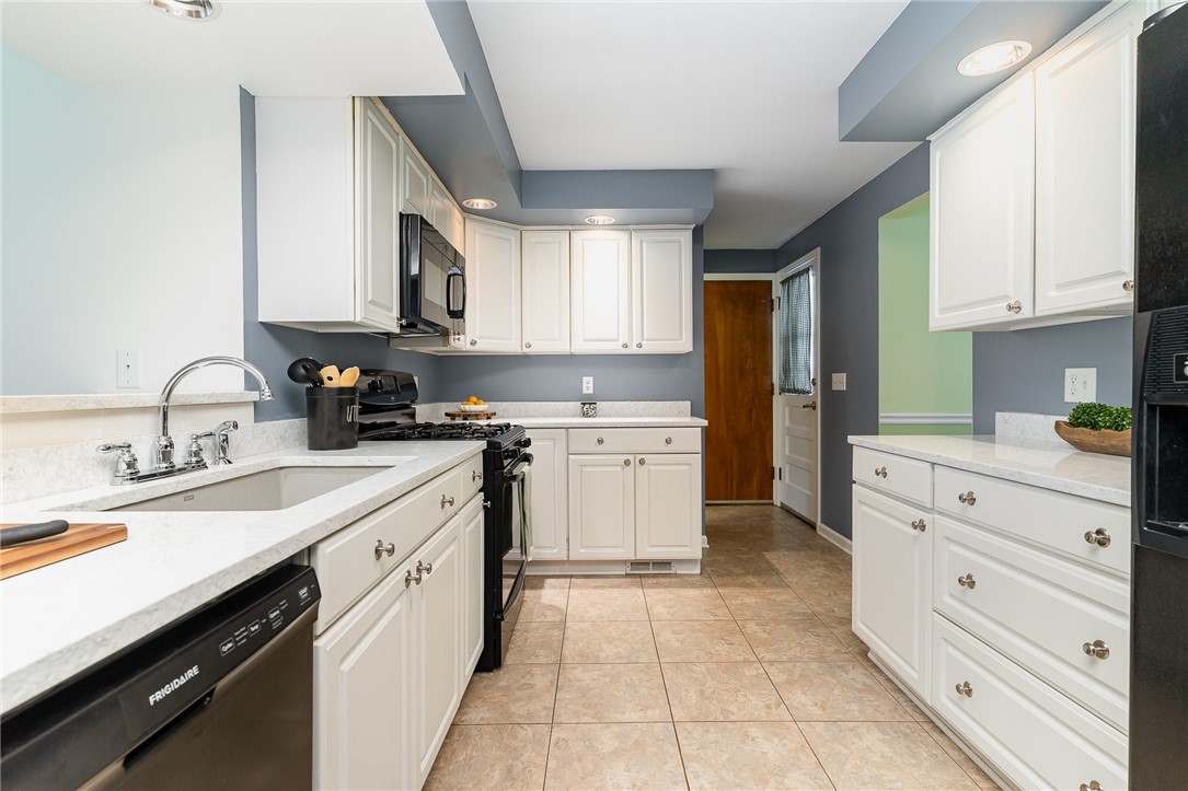 797 Tinker Tavern Road Webster, NY 14580 - Photo 14 of 29