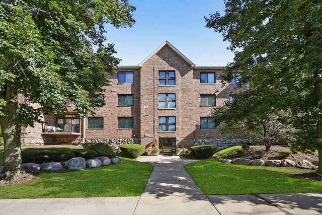 $224,900 | 11001 Deblin Lane, Unit 203, Oak Lawn, IL 60453