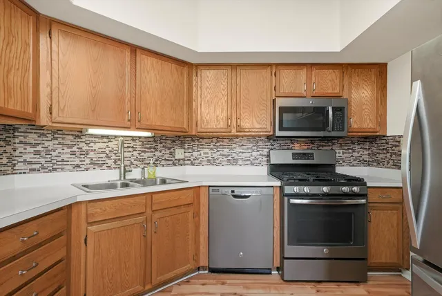 $224,900 | 11001 Deblin Lane, Unit 203, Oak Lawn, IL 60453