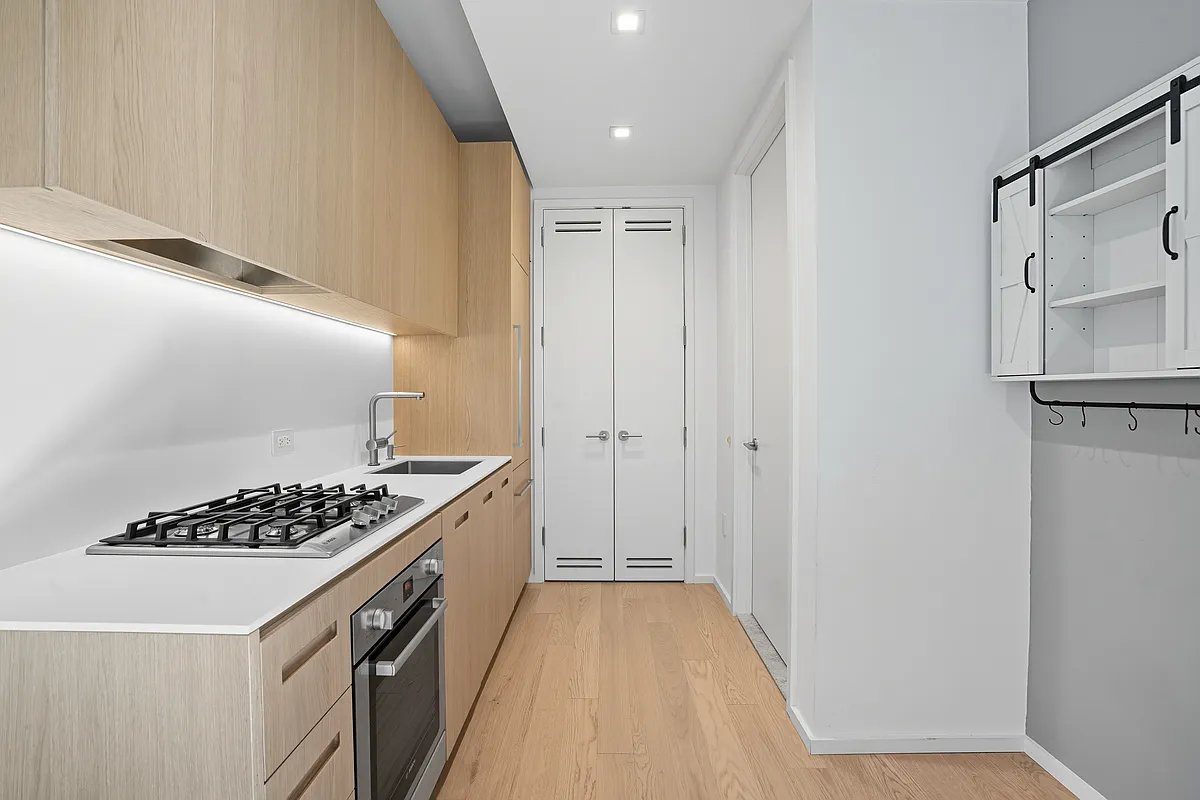98 Front Street, Unit 8S Brooklyn, NY 11201 - Photo 3 of 9 Photo 3