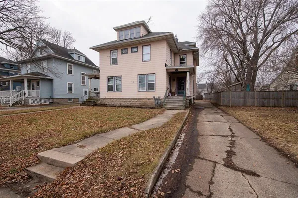$250,000 | 1119 Wisconsin Street, Oshkosh, WI 54901
