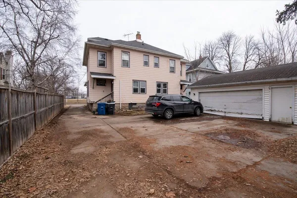 $250,000 | 1119 Wisconsin Street, Oshkosh, WI 54901
