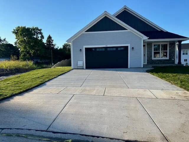 $579,990 | 1039 Waterstone Court, Pewaukee, WI 53072