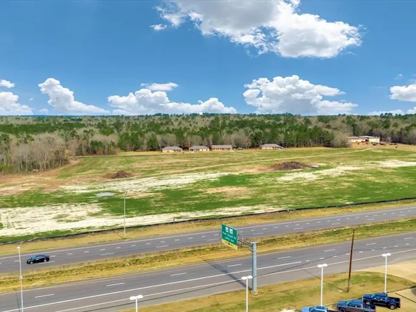 $4,000,000 | 1702 South Medford Drive, Lufkin, TX 75901