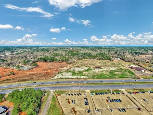 $4,000,000 | 1702 South Medford Drive, Lufkin, TX 75901