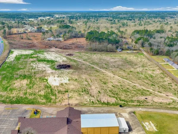 $4,000,000 | 1702 South Medford Drive, Lufkin, TX 75901