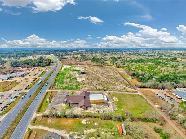 $4,000,000 | 1702 South Medford Drive, Lufkin, TX 75901