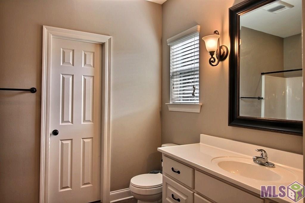 18719 Ducros Road Prairieville, LA 70769 - Photo 13 of 22 master bathroom