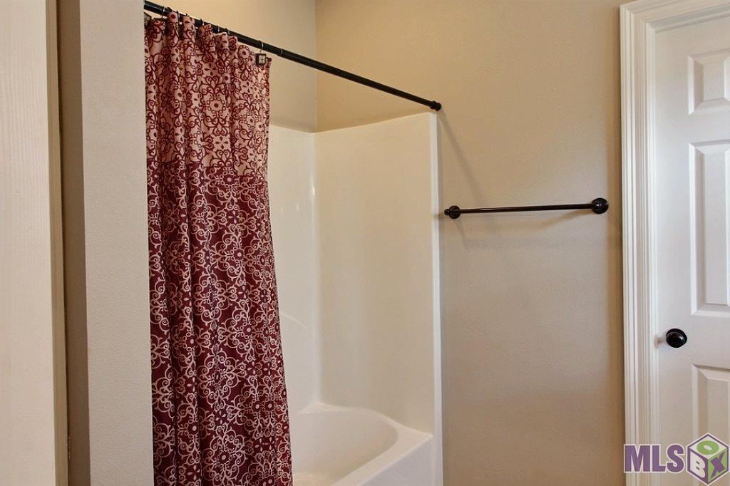 18719 Ducros Road Prairieville, LA 70769 - Photo 14 of 22 Master Bathroom