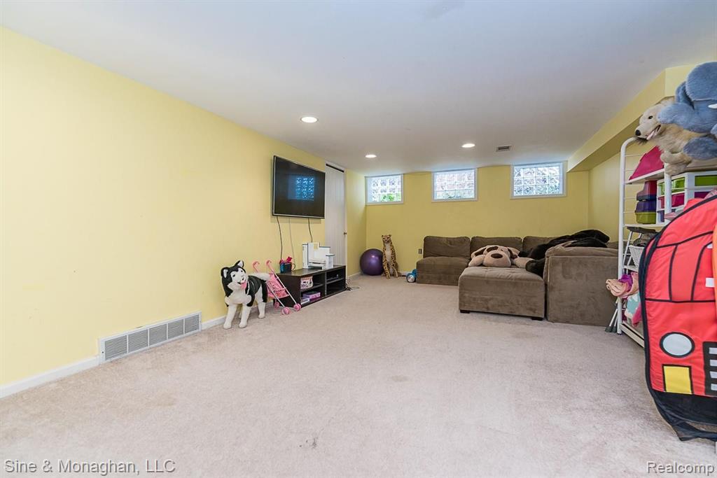 251 Moran Road Grosse Pointe Farms, MI 48236 - Photo 37 of 47