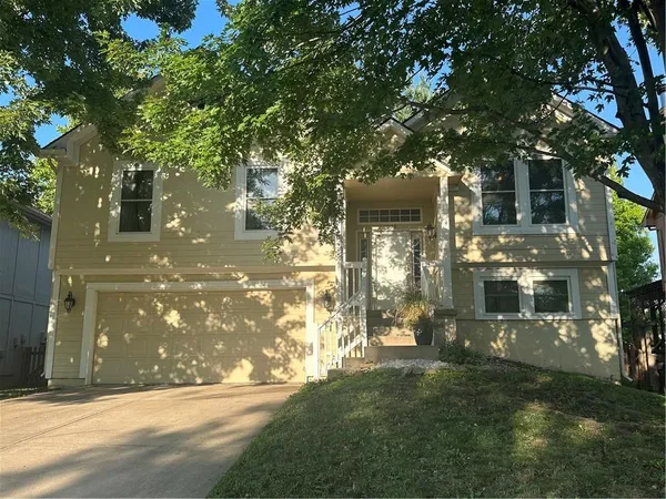 $420,000 | 1028 North Crest Drive, Olathe, KS 66061