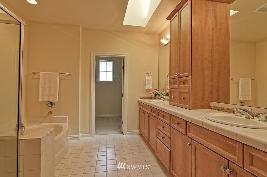 17078 Parkside Way Southeast Renton, WA 98058 - Photo 15 of 24
