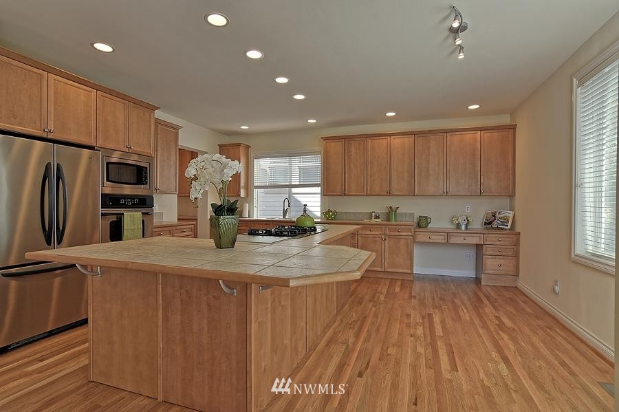 17078 Parkside Way Southeast Renton, WA 98058 - Photo 9 of 24