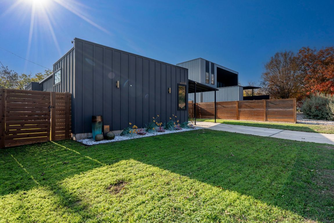 7525 Delafield Lane, Unit B Austin, TX 78752 - Photo 2 of 37