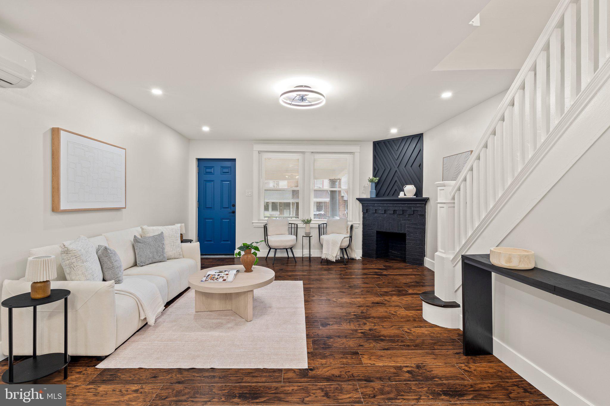 4544 Fernhill Road Philadelphia, PA 19144 - Photo 3 of 19 Livingroom