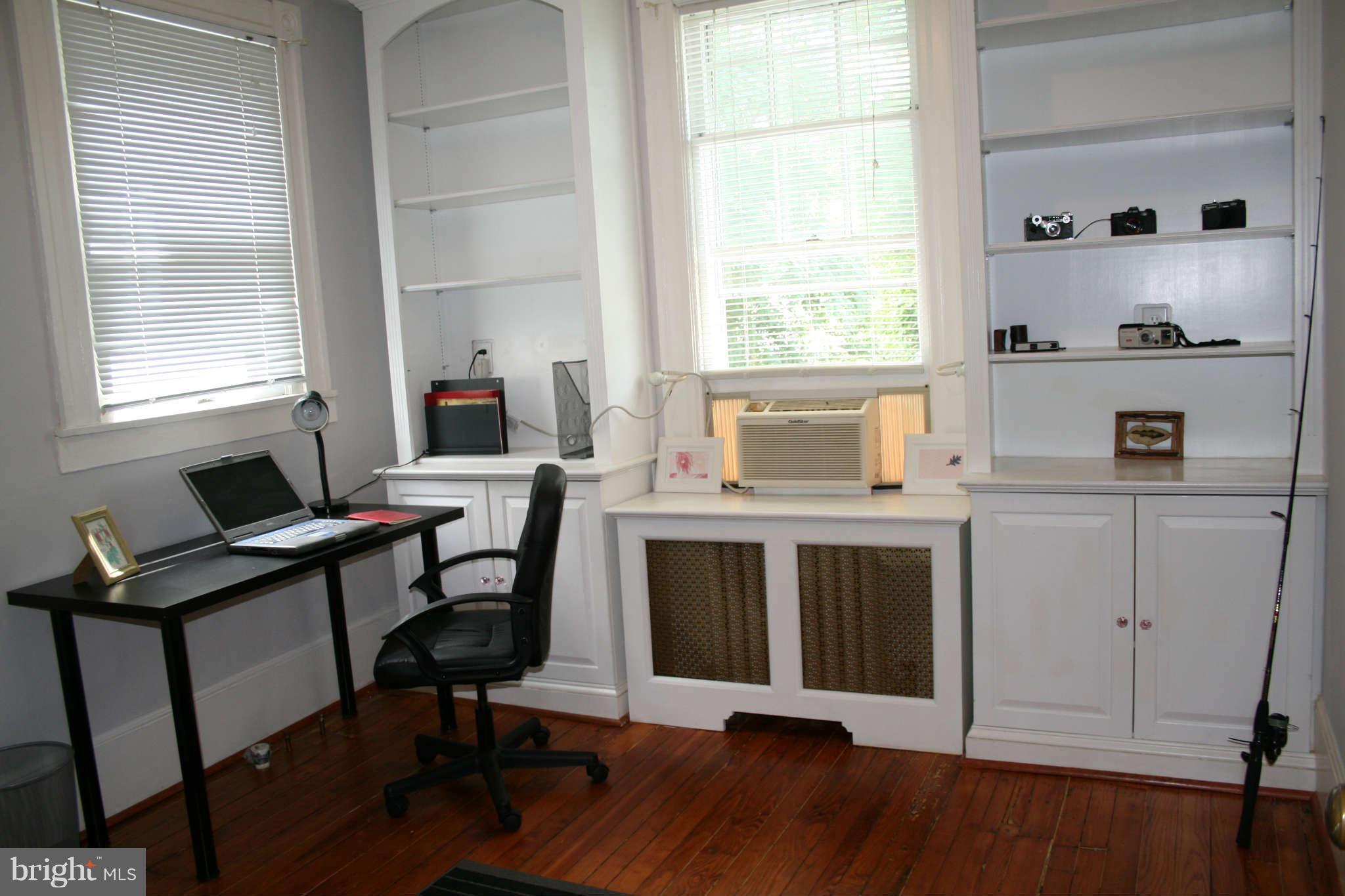729 St Johns Road Baltimore, MD 21210 - Photo 21 of 30 Third Bedroom with Built Ins