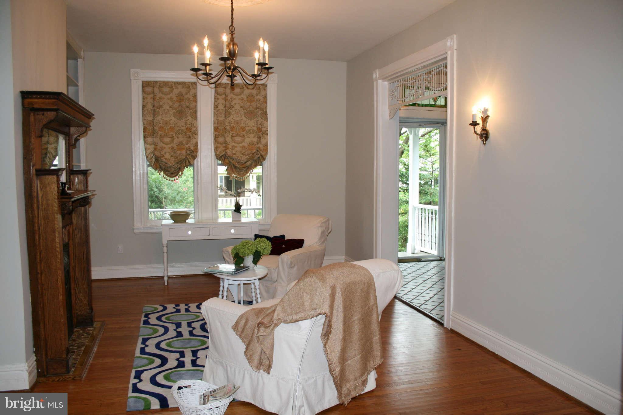 729 St Johns Road Baltimore, MD 21210 - Photo 4 of 30 Sunny Living Room