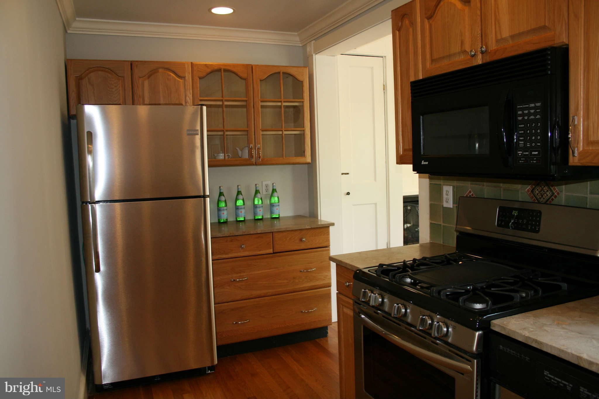 729 St Johns Road Baltimore, MD 21210 - Photo 10 of 30 Kitchen with SS Appliances