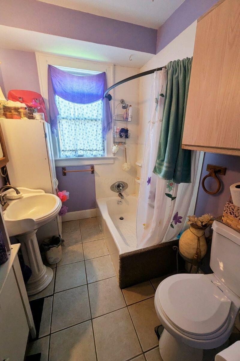 411 Fallert Avenue Hamilton, OH 45015 - Photo 4 of 6 Full bathroom with tub/shower combination.