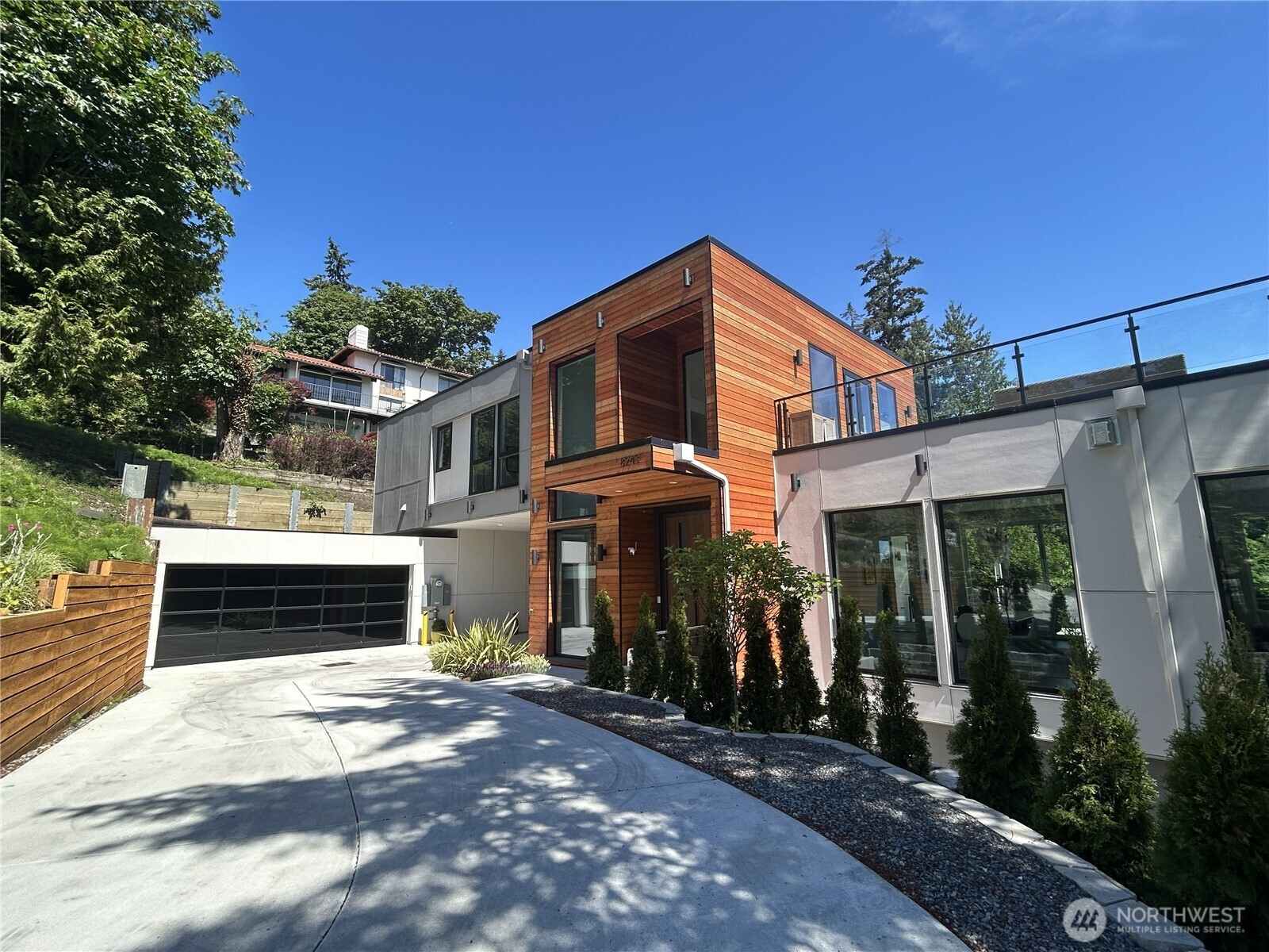 8243 West Mercer Way Mercer Island, WA 98040 - Photo 3 of 37