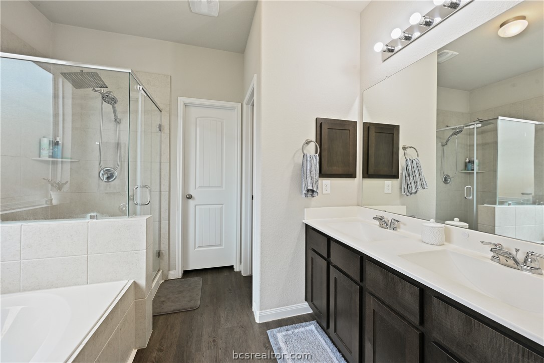 5741 Cerrillos Drive Bryan, TX 77807 - Photo 13 of 25 Primary Bathroom