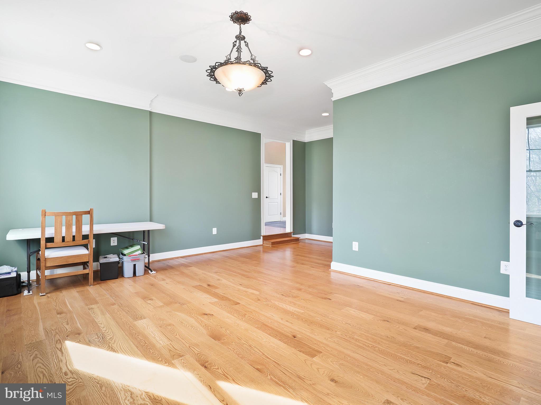 36340 Paxson Road Purcellville, VA 20132 - Photo 26 of 43 Huge office/den with separate entrance mud area
