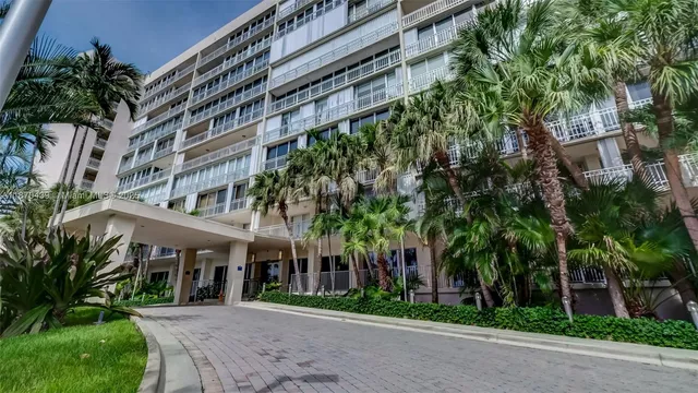 a view of a multi story building