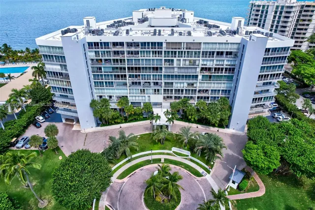 $3,995,000 | 600 Grapetree Drive, Unit 11BN, Key Biscayne, FL 33149