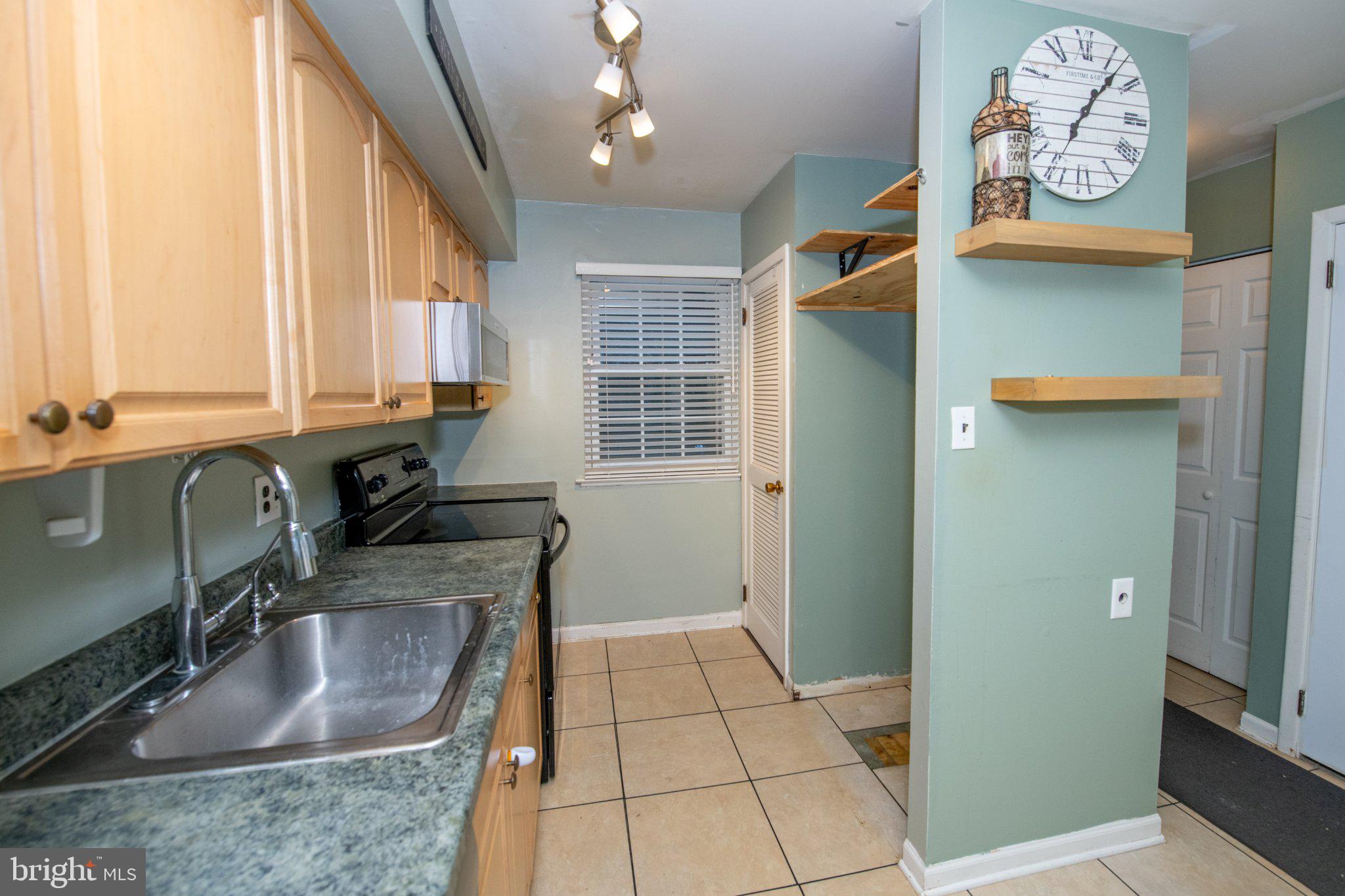 470 Dresher Road, Unit A5 Horsham, PA 19044 - Photo 10 of 29 Kitchen